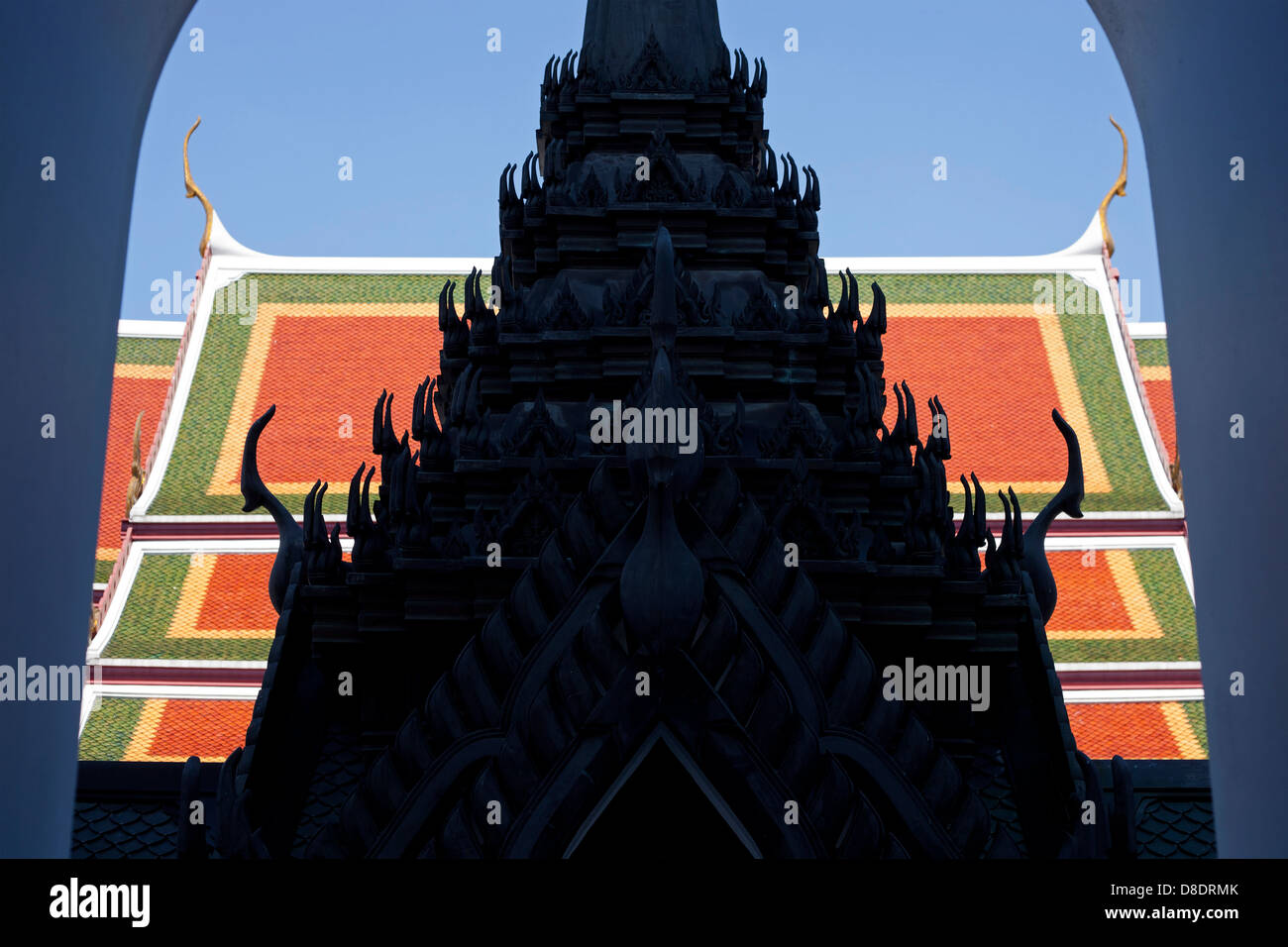 Wat Ratchanaddaram Worawihan toits (Loha Prasat), Bangkok, Thaïlande Banque D'Images