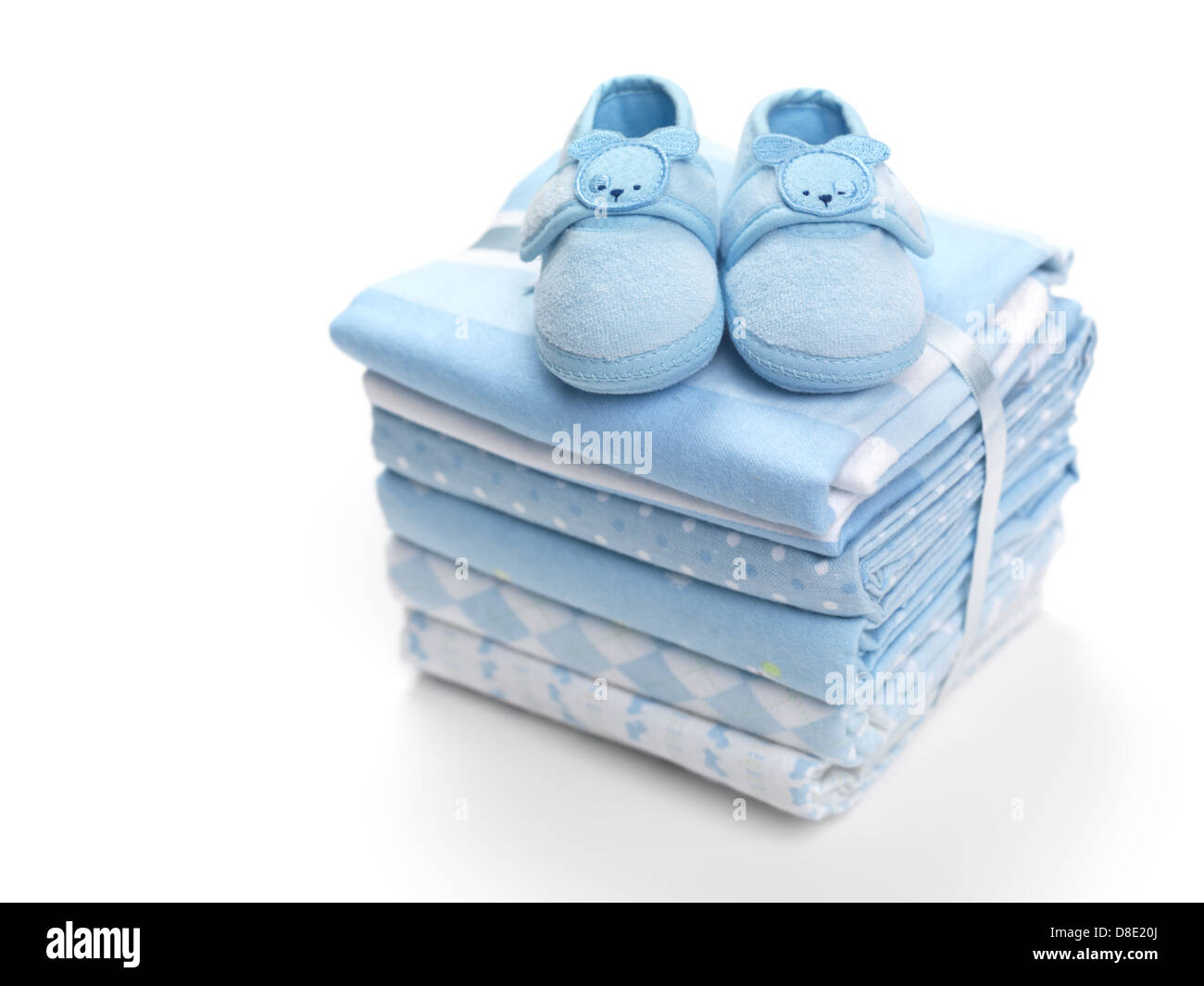 Chaussures Bebe Garcon Bleu Mignon Sur Un Tas De Couvertures Langes Isole Sur Fond Blanc Photo Stock Alamy Chaussures Bebe Garcon Bleu Mignon Sur Un Tas De Couvertures Langes Isole Sur Fond Blanc Photo Stock Alamy