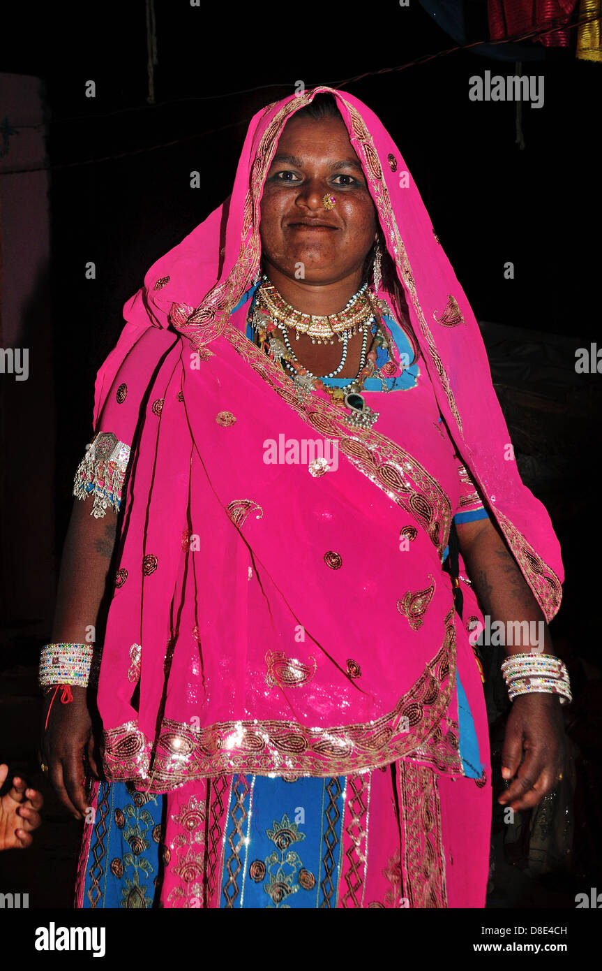 Femme indienne à une nuit de la fête de mariage Banque D'Images