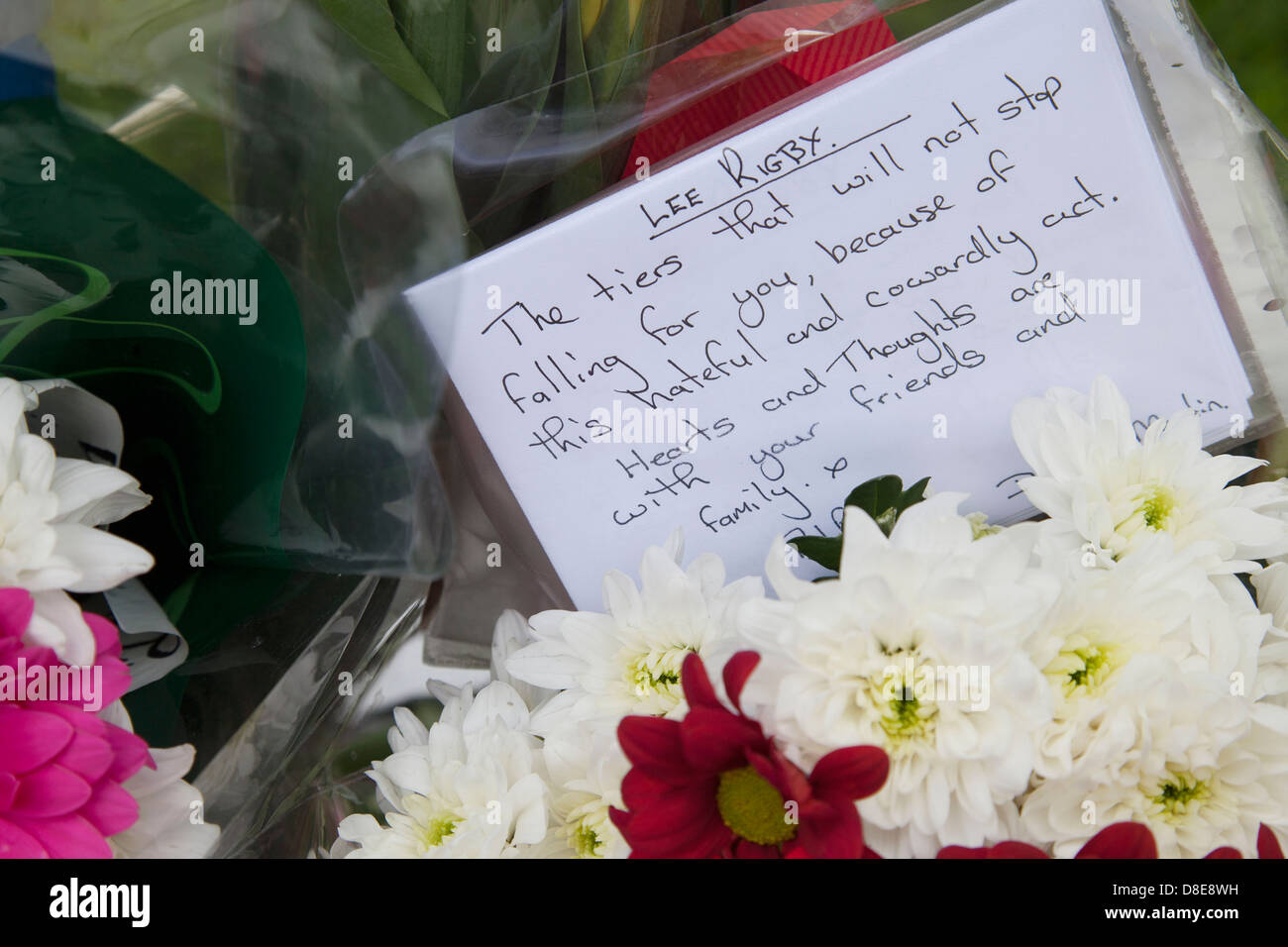 Assassinat de Woolwich. Fleurs en mémorial pour le batteur Lee Rigby sur le site où il a été assassiné. Londres, Royaume-Uni. Banque D'Images