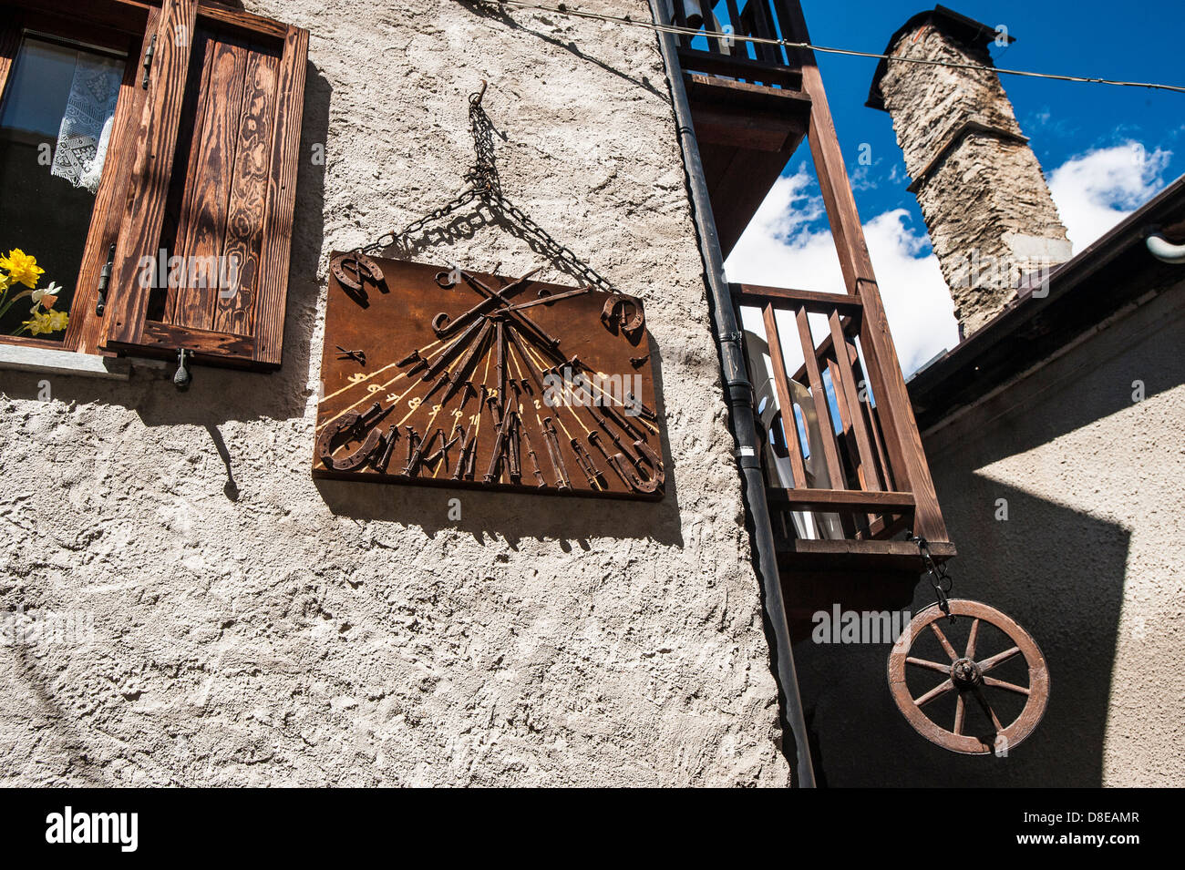 Europe Italie Province de Turin Piémont Parc Orsiera Rocciavriè Usseaux le pays fait ​​With sundial peinture ongles Banque D'Images