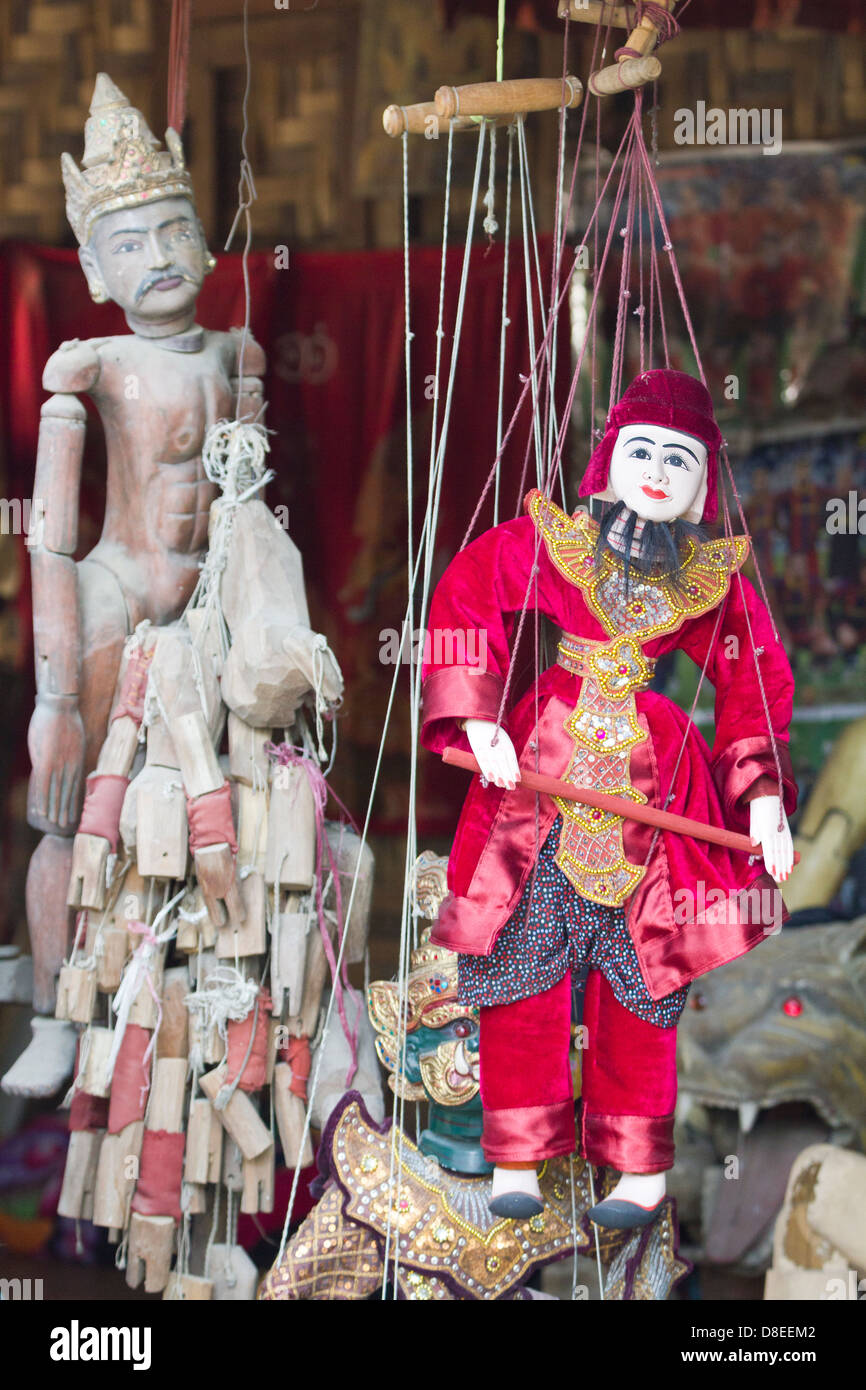 Marionnettes Marionnettes birmanes dans une bouilloire store, Mandalay Myanmar 3 Banque D'Images