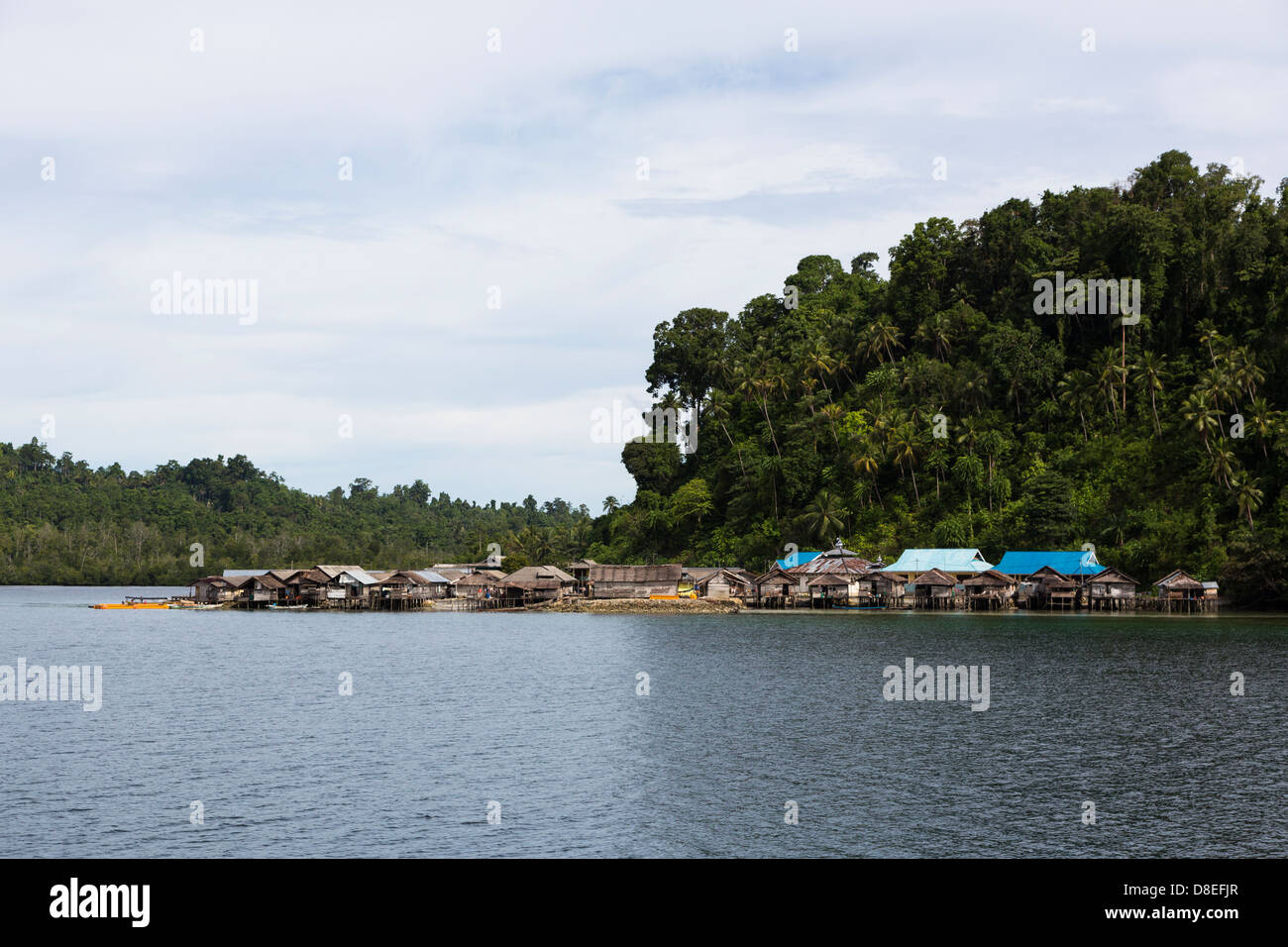 Une plage isolée dans le Togians île dans l'île de Sulawesi, Indonésie Banque D'Images