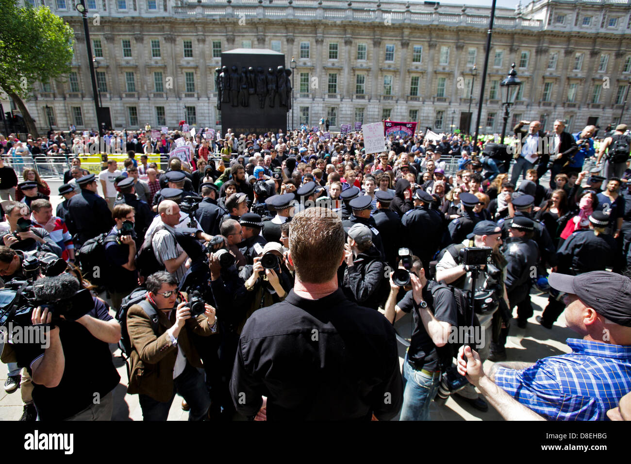 Londres, Royaume-Uni. 27 mai 2013. Kevin Carrol, figure dans la Ligue de Défense Anglaise, soutient avec des centaines de manifestants s'unir contre le fascisme. La Ligue de défense anglaise ont organisé une manifestation à la suite du meurtre de batteur Lee Rigby à Woolwich. Credit:Rob Pinney /Alamy Live News Banque D'Images