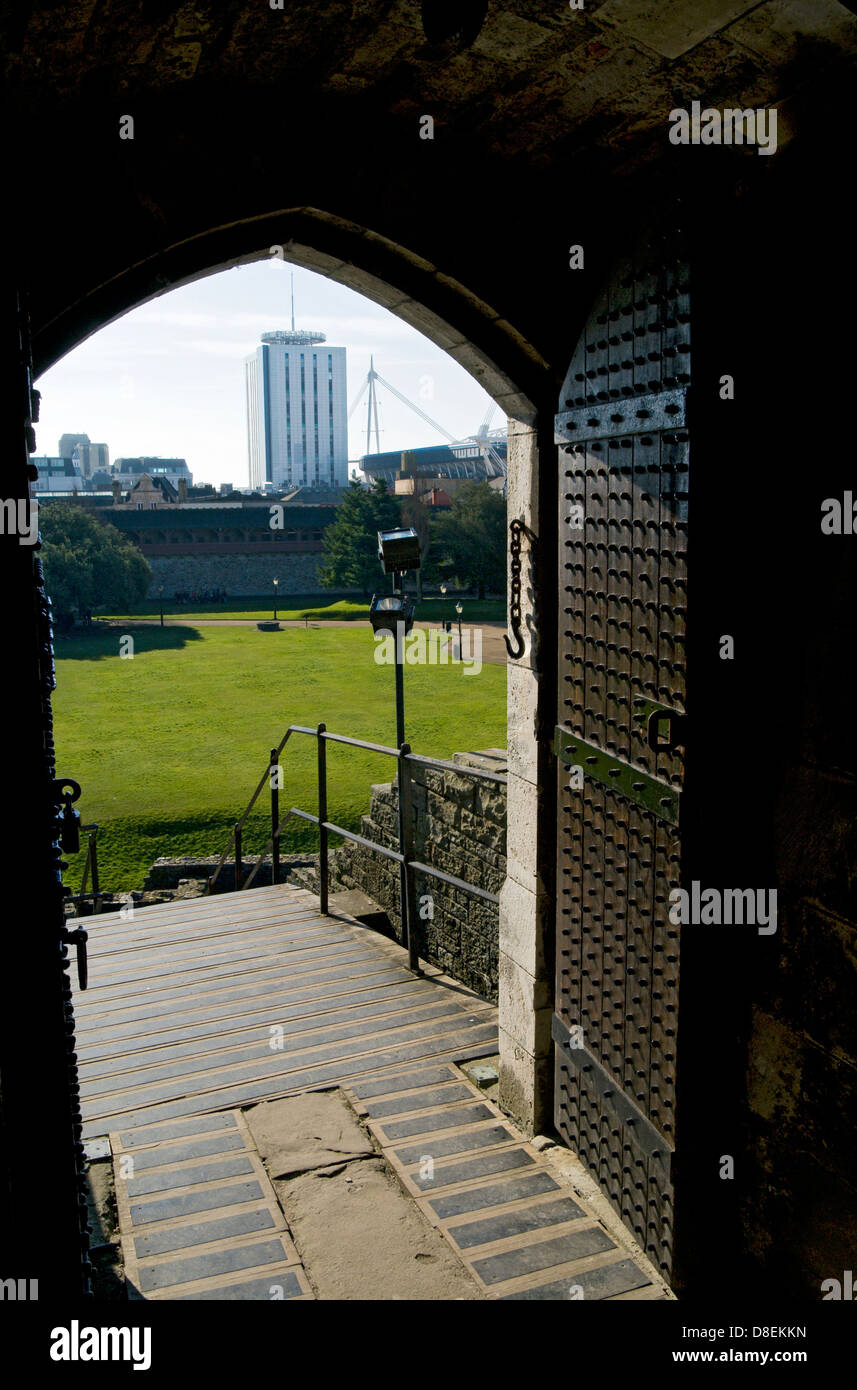 Porte de la donjon normand du château de Cardiff, Cardiff, Pays de Galles. Banque D'Images