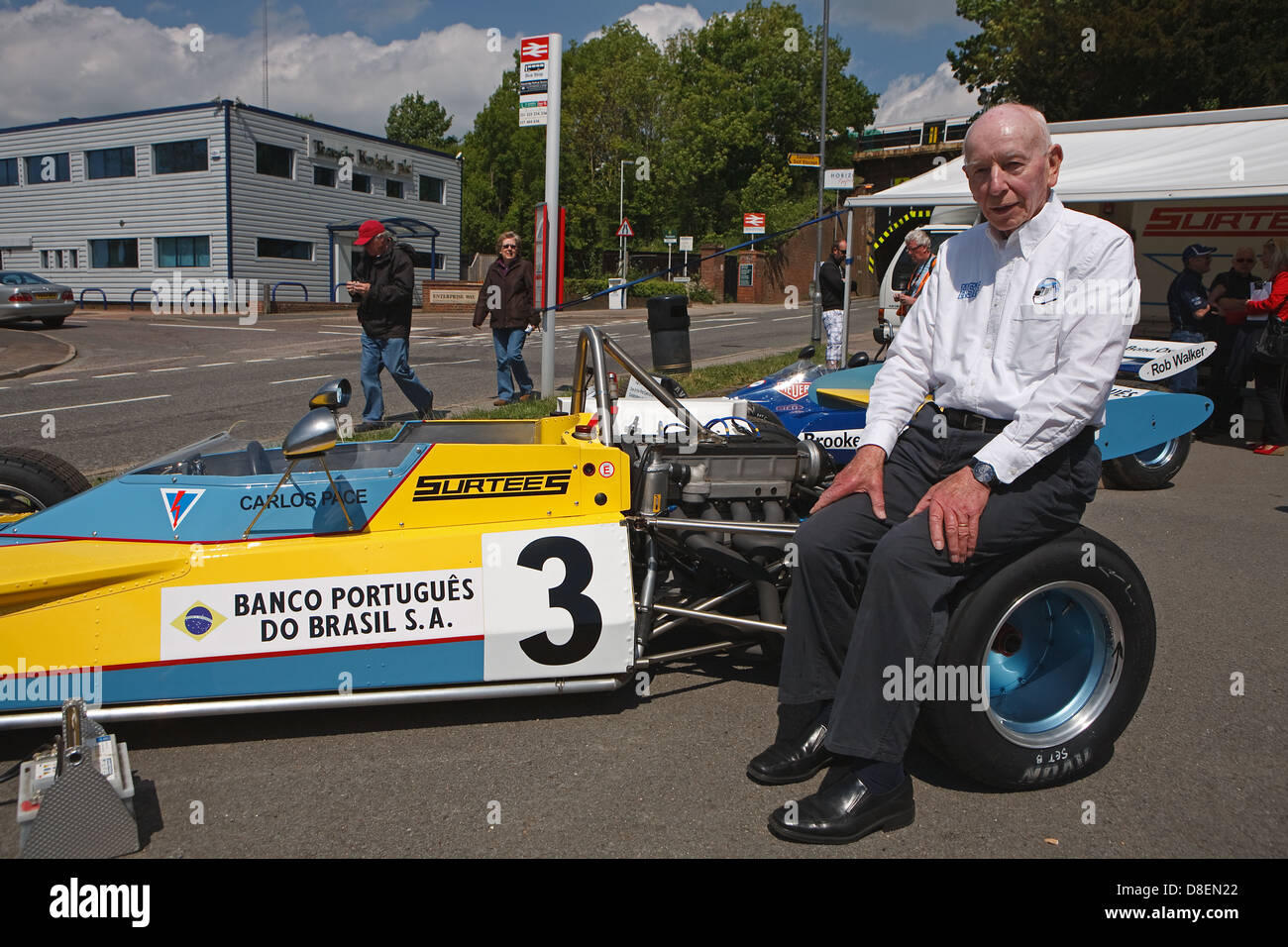 L'équipe de John Surtees au Edenbridge Fun Day. Le TS15 2-litre de voiture de Formule 2. Banque D'Images