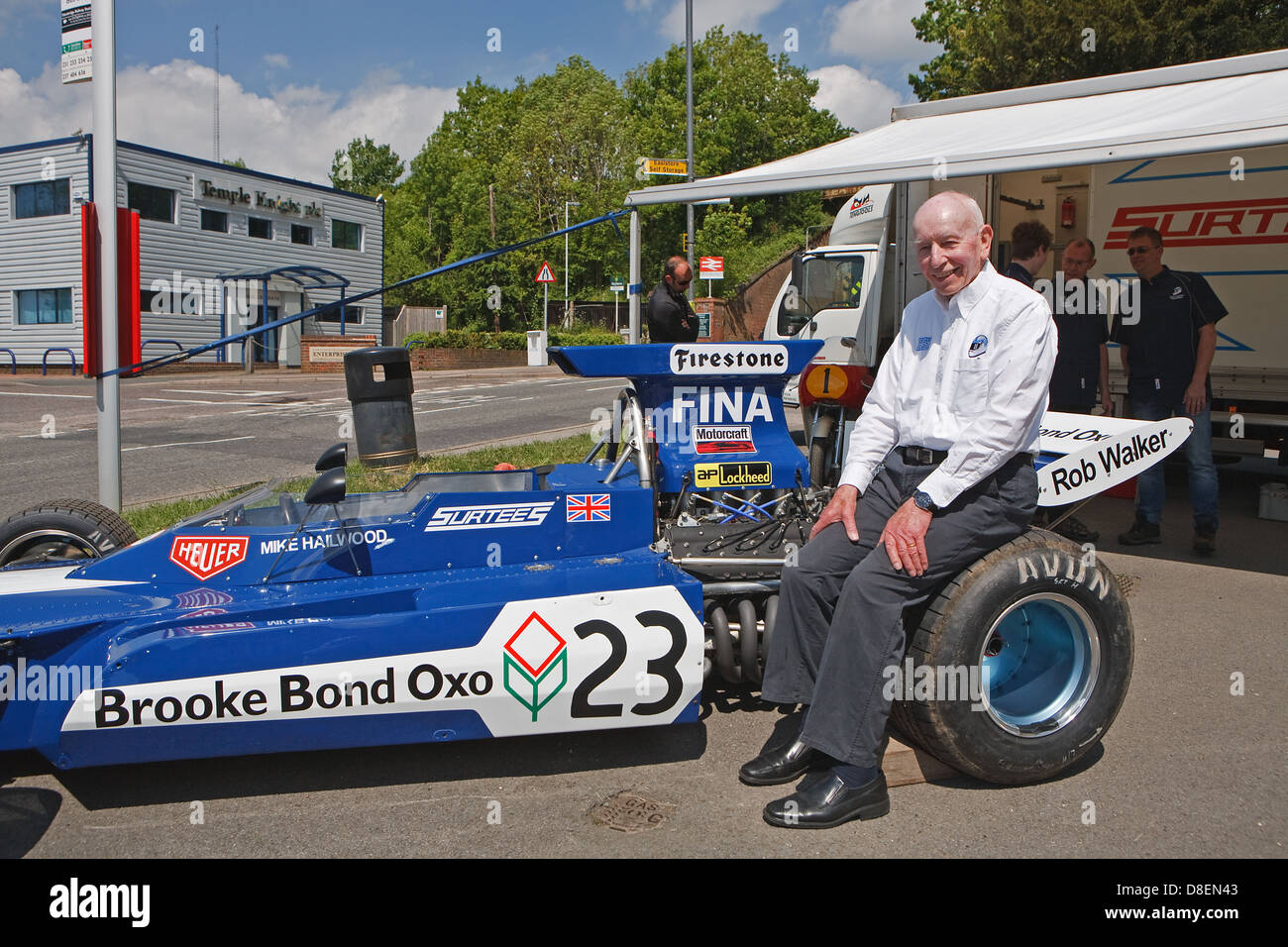 L'équipe de John Surtees lors de la fun day à Edenbridge. Le TS14 voiture de Formule 1. Banque D'Images