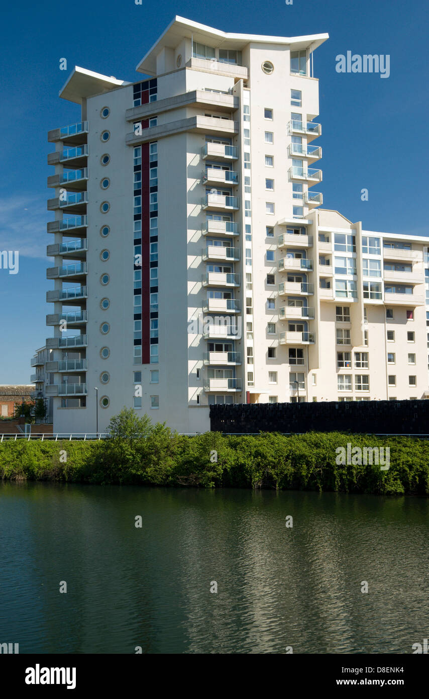 En plus de nouveaux logements grangetown Cardiff Wales rivière taff Banque D'Images