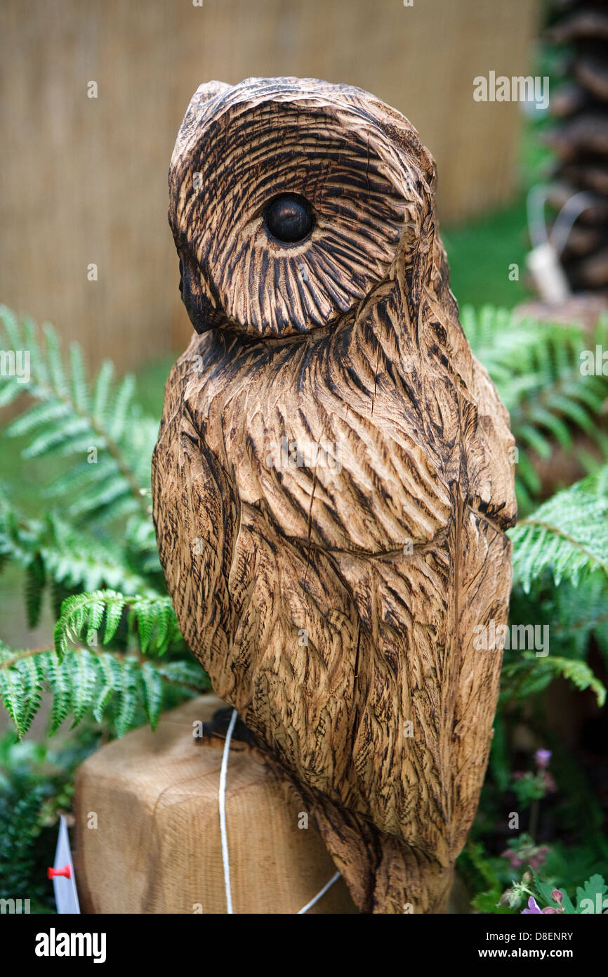 Une main à l'hibou en bois sculpté RHS Chelsea Flower Show 2013 Banque D'Images