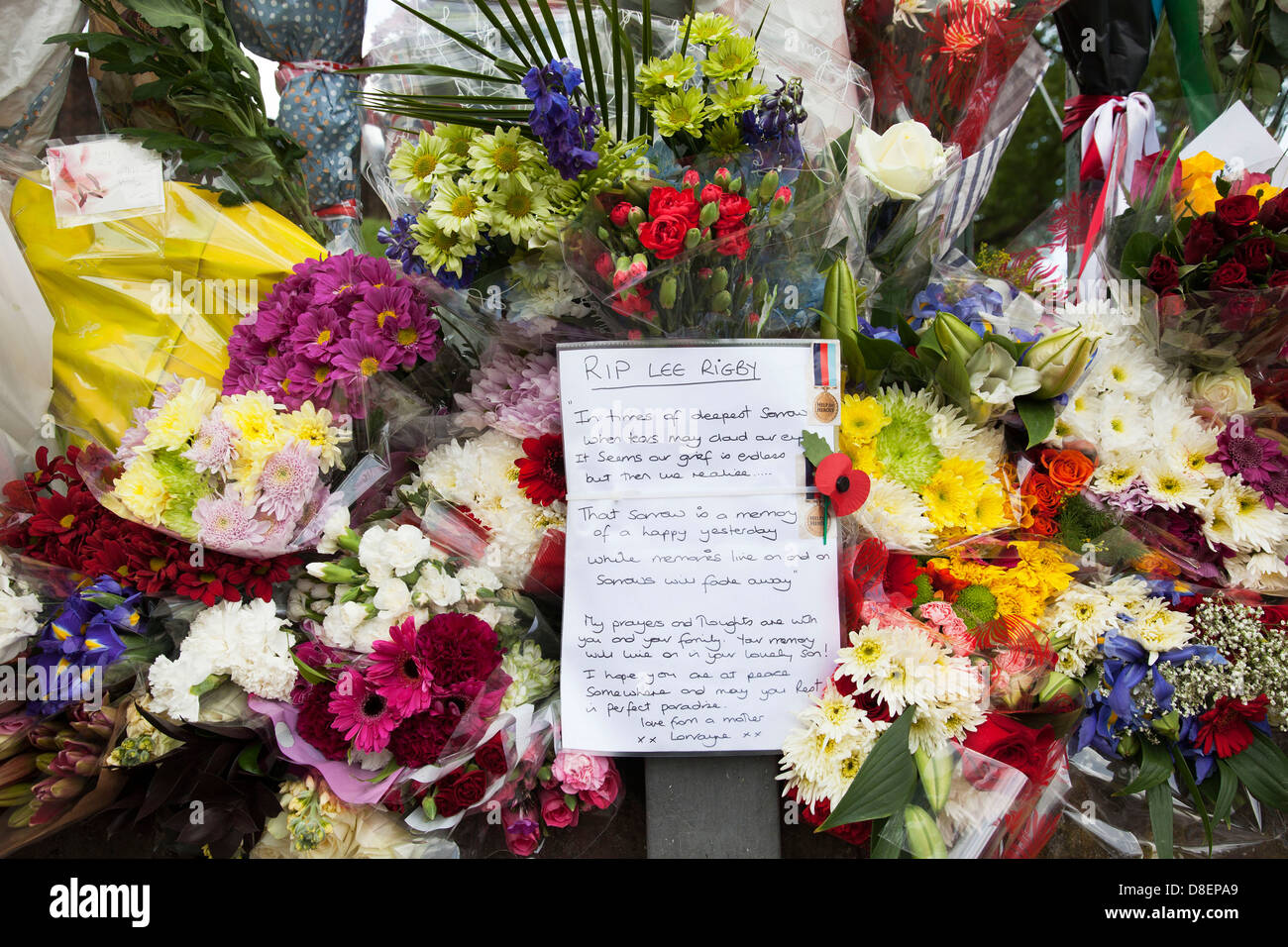 Assassinat de Woolwich. Fleurs en mémorial pour le batteur Lee Rigby sur le site où il a été assassiné. Londres, Royaume-Uni. Banque D'Images