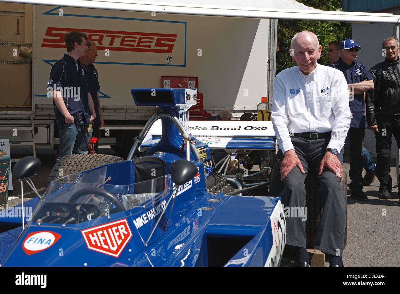 L'équipe de John Surtees lors de la fun day à Edenbridge. Le TS14 voiture de Formule 1. Banque D'Images