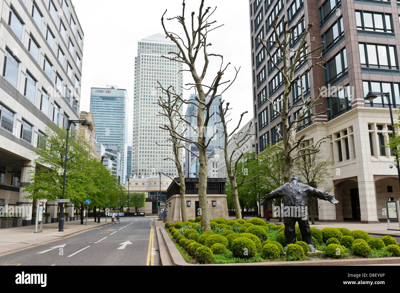 Sculpture "l'homme à bras ouverts' par Giles Penny, Canary Wharf, Londres, Angleterre, Royaume-Uni. Banque D'Images