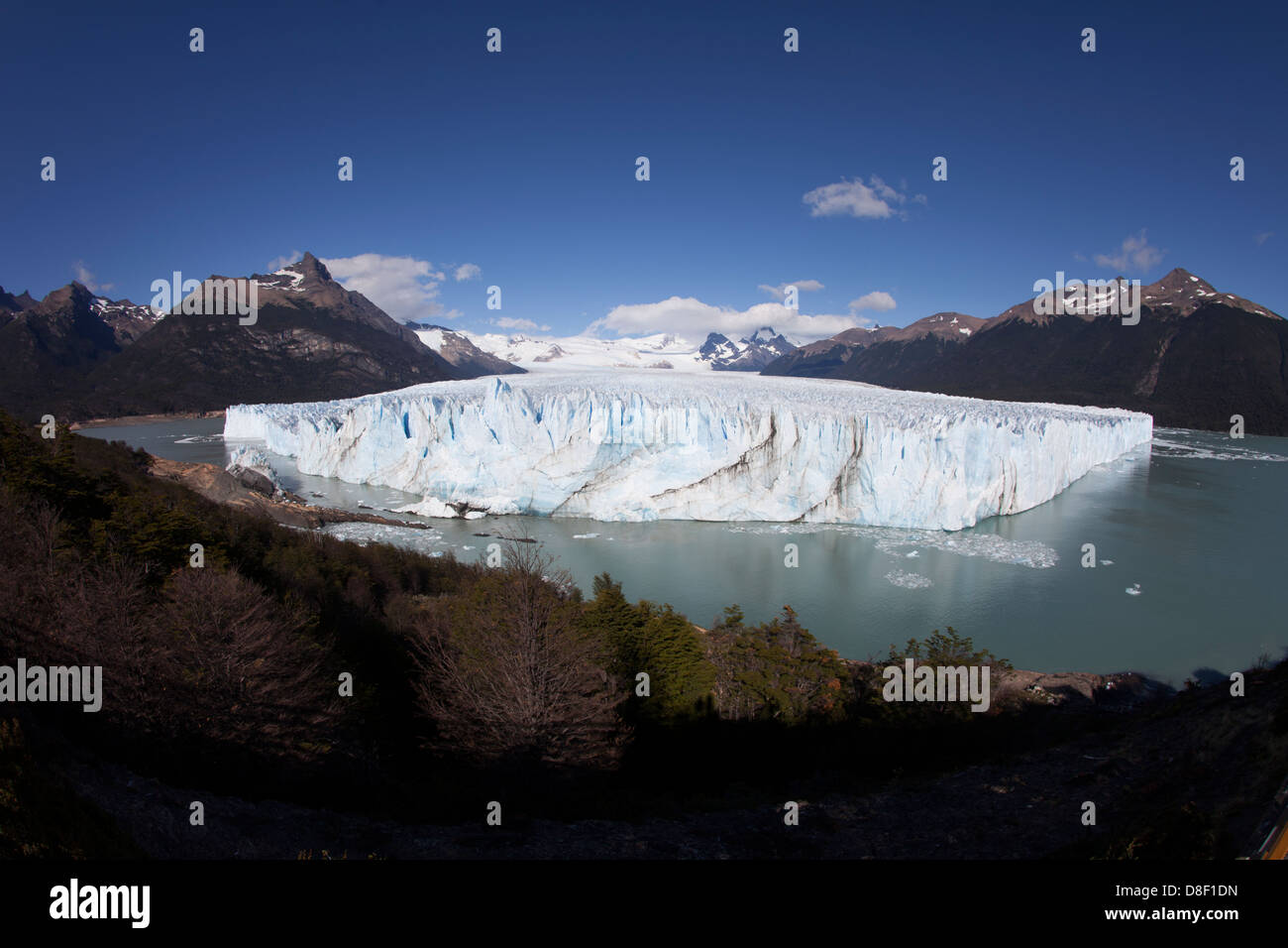 Le Gigantesque Glacier Perito Moreno dans le champ de glace sud de Patagonie Banque D'Images