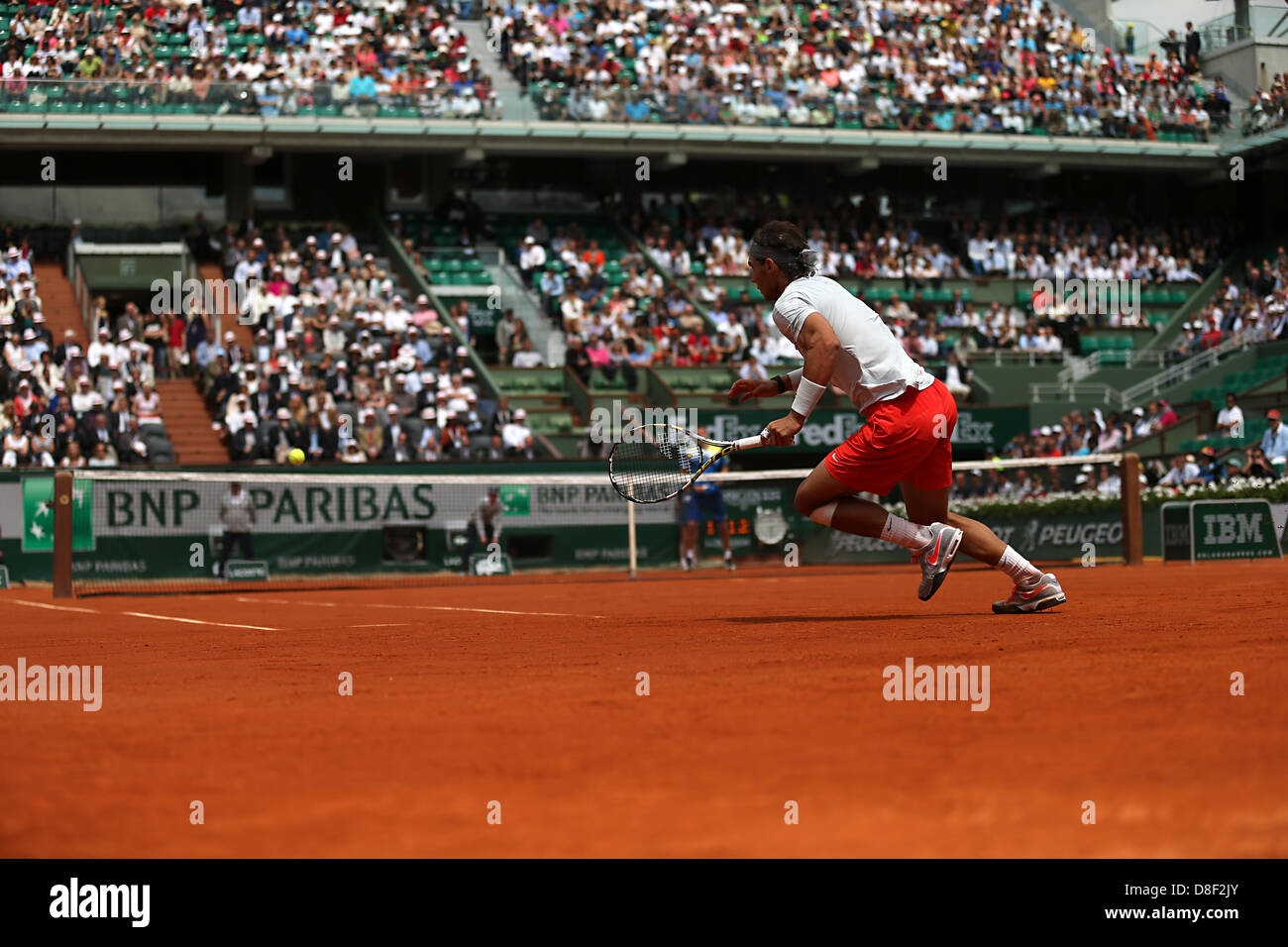 Paris, France. 27 mai 2013. Rafael Nadal de l'Espagne en action au cours de la Grand chelem de Roland Garros 2013. Credit : Mauricio Paiz/Alamy live News Banque D'Images