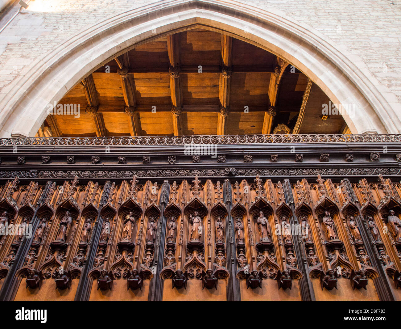 Miséricordes sculptées à St. Lawrences église dans Ludlow, Shropshire, au Royaume-Uni. Banque D'Images