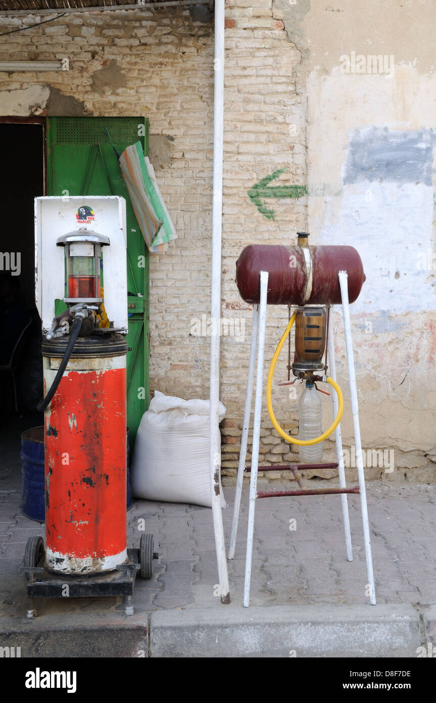Petite station essence à Tozeur Tunisie Banque D'Images