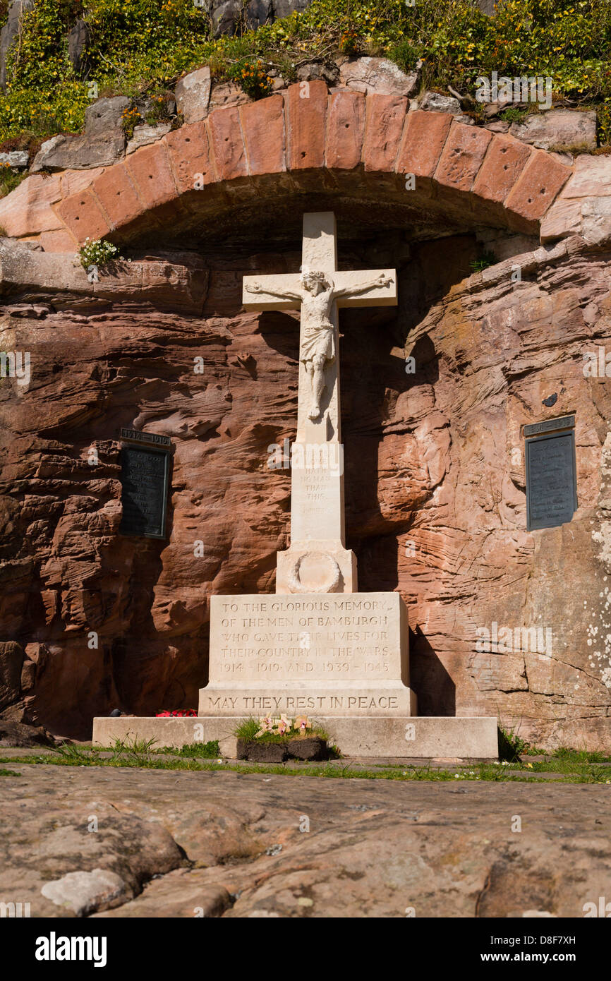 Monument commémoratif de guerre au château de Bamburgh, dans le Northumberland. Banque D'Images