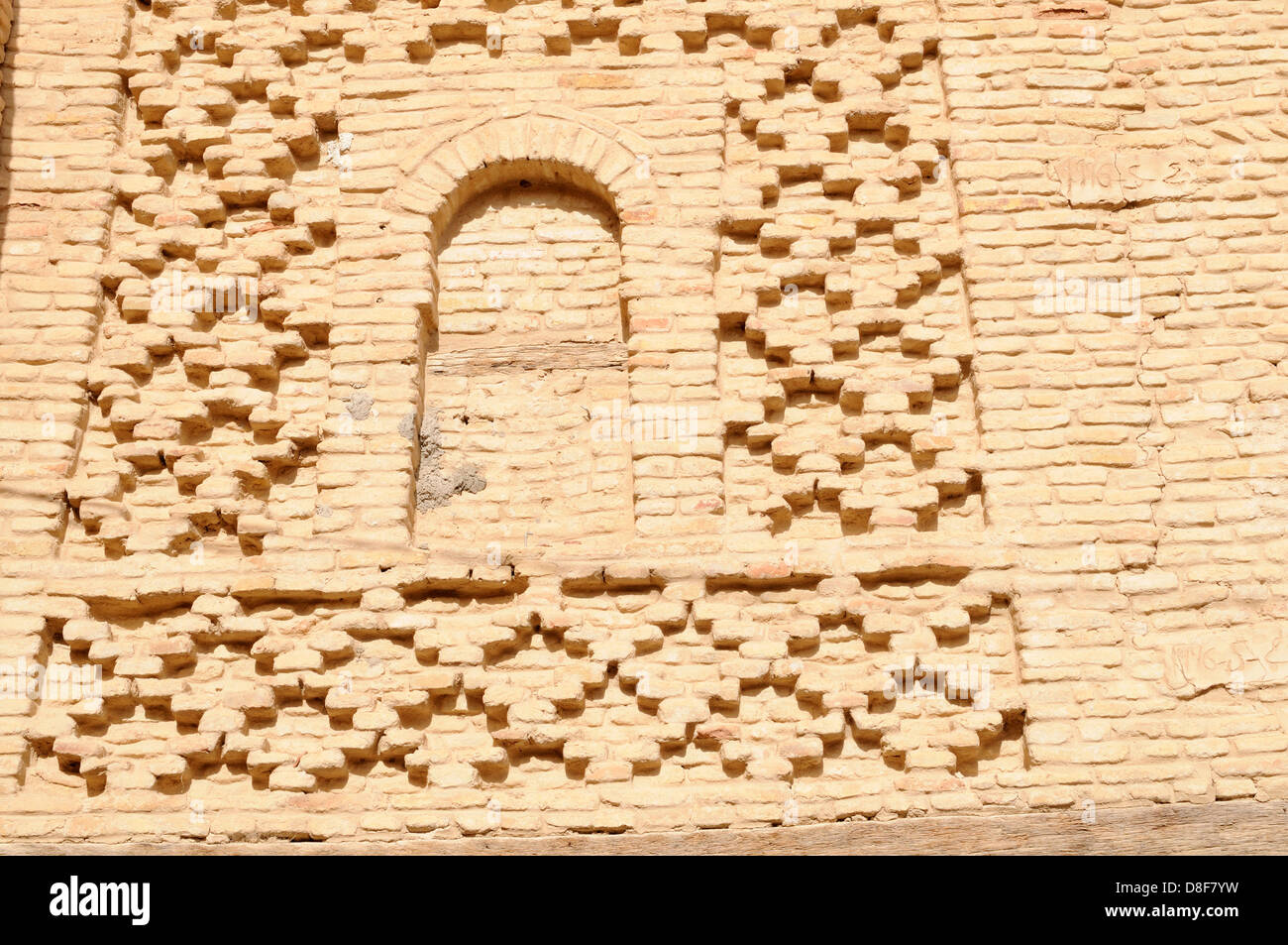 D'air complexes qui les briques séchées sur le mur de l'ancienne médina à Tozeur Tunisie Banque D'Images