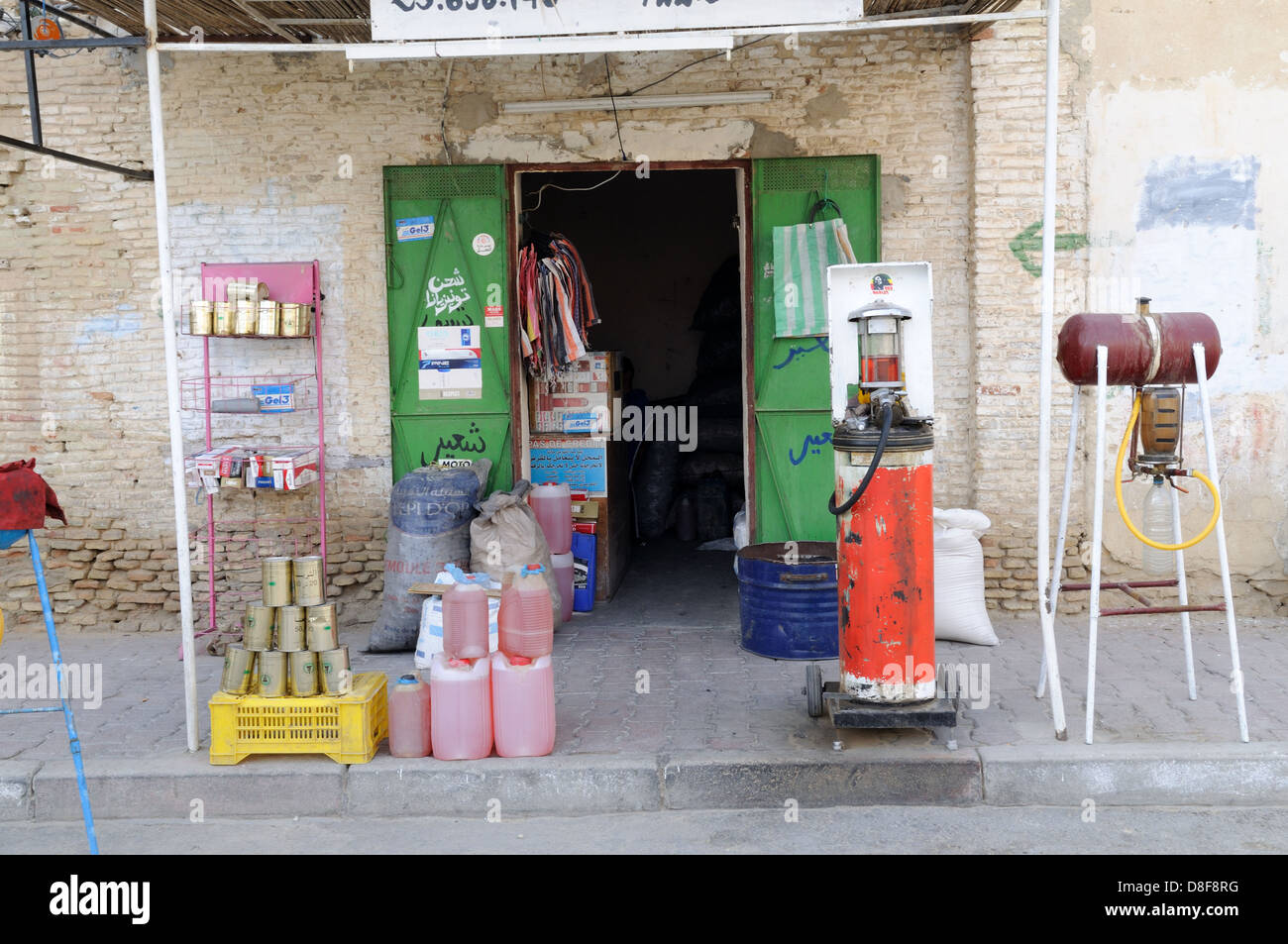 Petite station essence à Tozeur Tunisie Banque D'Images