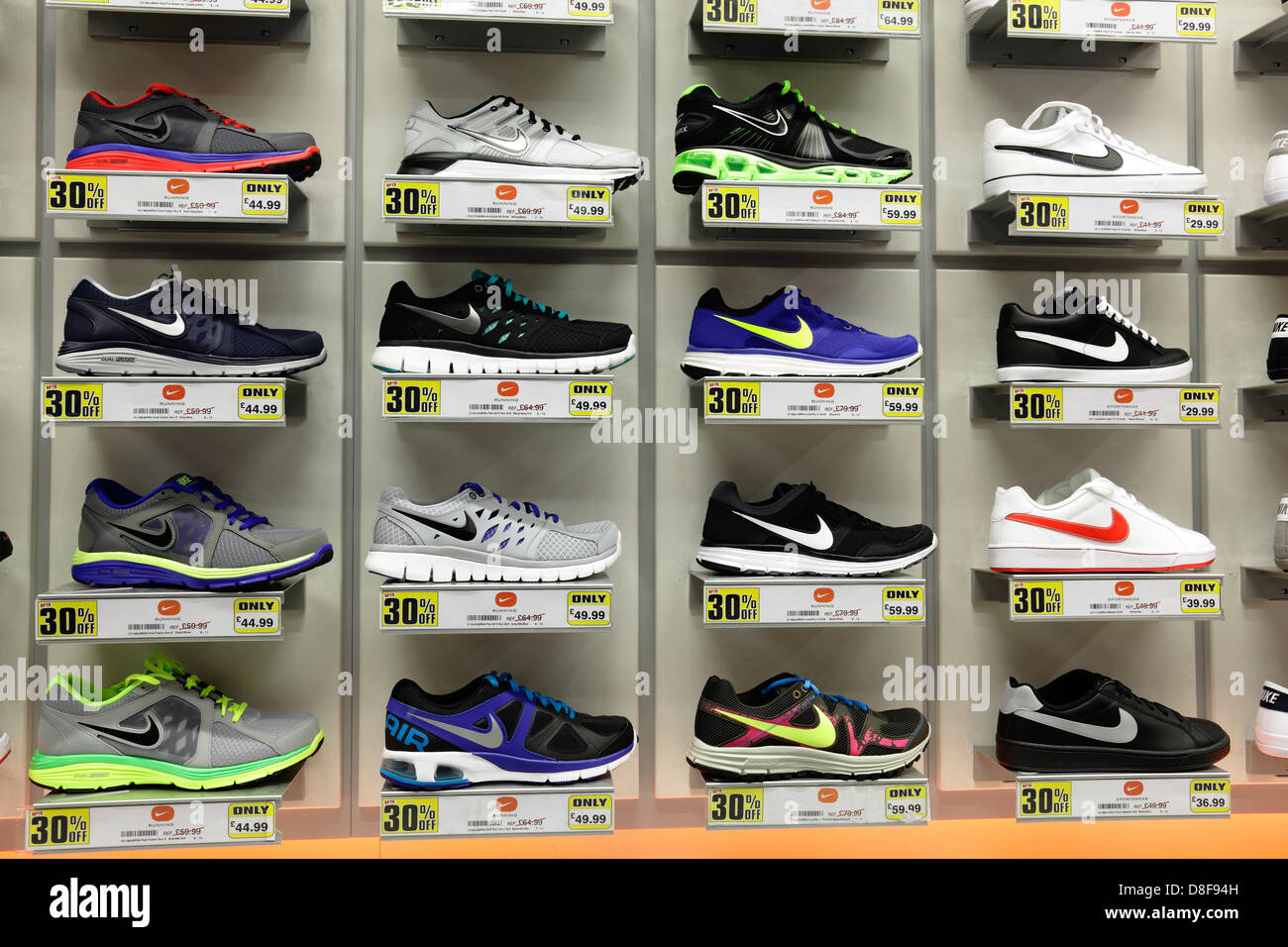 Nike Running Shoes en vente dans une boutique de sports Direct, Ecosse,  Royaume-Uni Photo Stock - Alamy