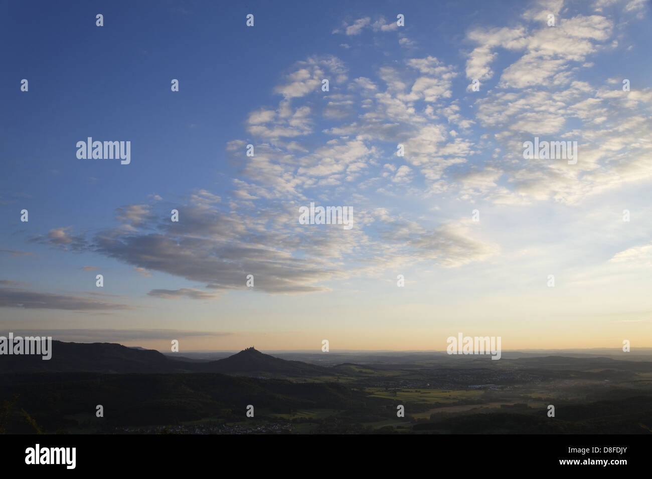 Allemagne, Bade-Wurtemberg, Jura souabe, près de Hechingen, le Château de Hohenzollern, Coucher de soleil, paisible, harmonieux Banque D'Images