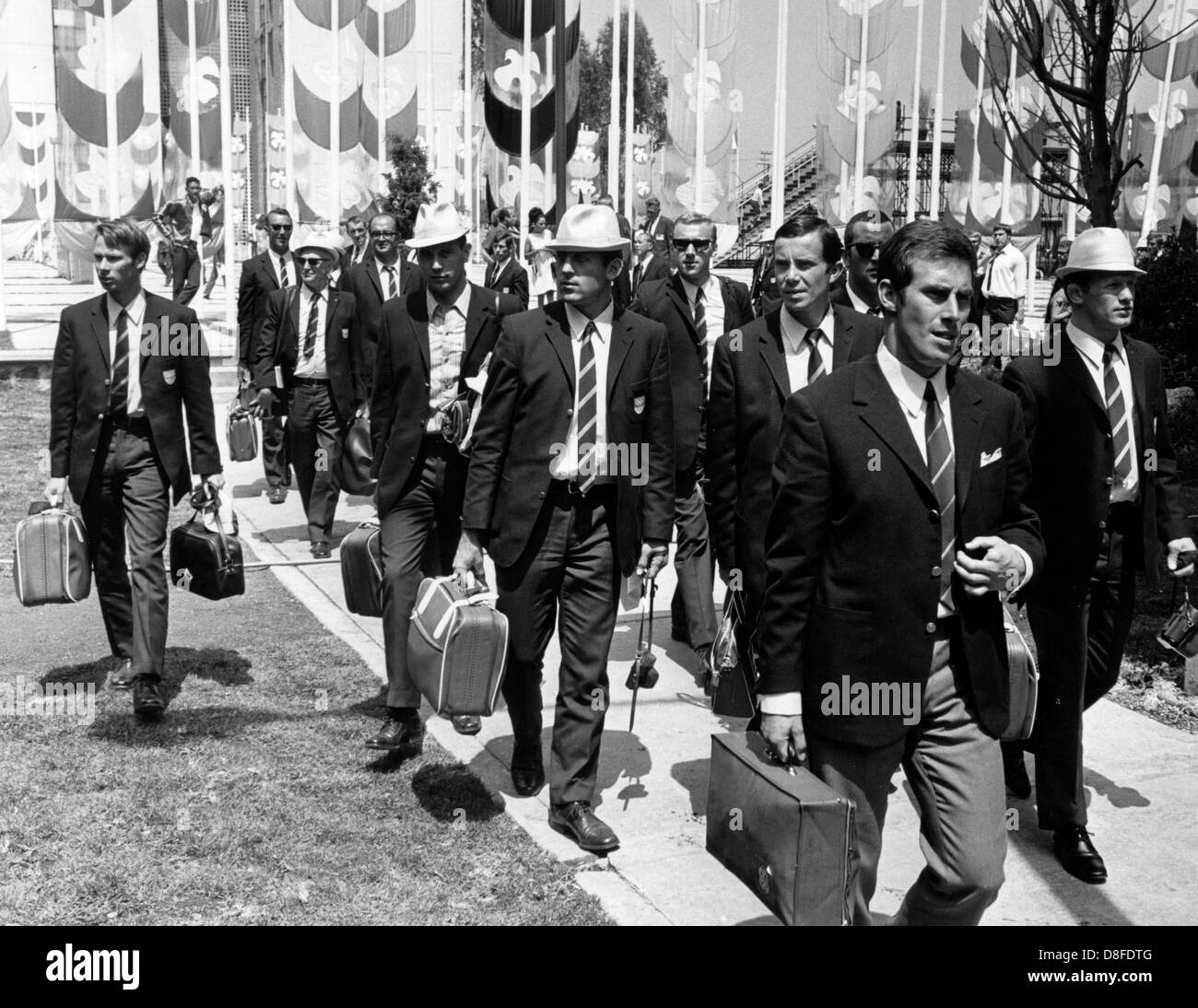 Les athlètes allemands arrivent le 5 octobre en 1968 dans le Village Olympique à Mexico. Banque D'Images
