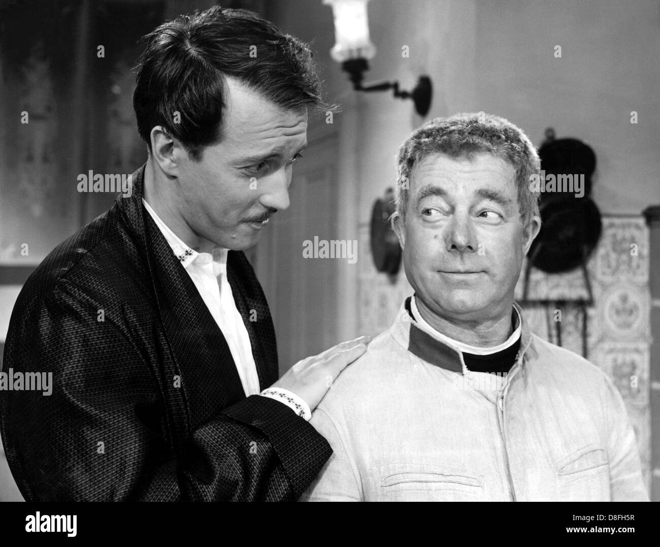 Photo de Heinz Rühmann (r) avec Horst Stankowski (l) dans une scène de "l ?bon soldat vejk'. Photographie de 1960. Banque D'Images