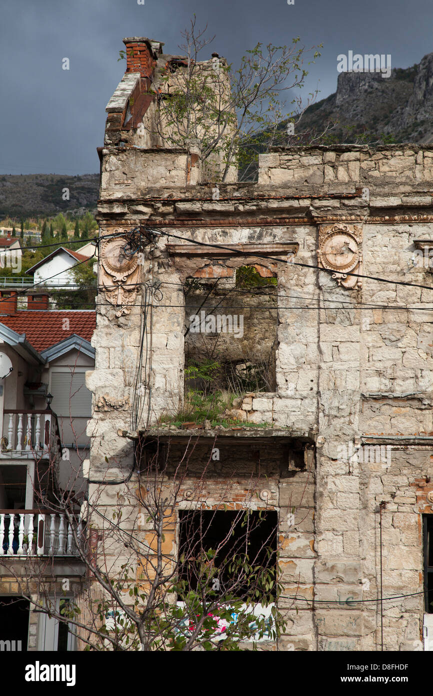 Bâtiment bombardé près de Lucki Pont de Mostar, en Bosnie. Banque D'Images