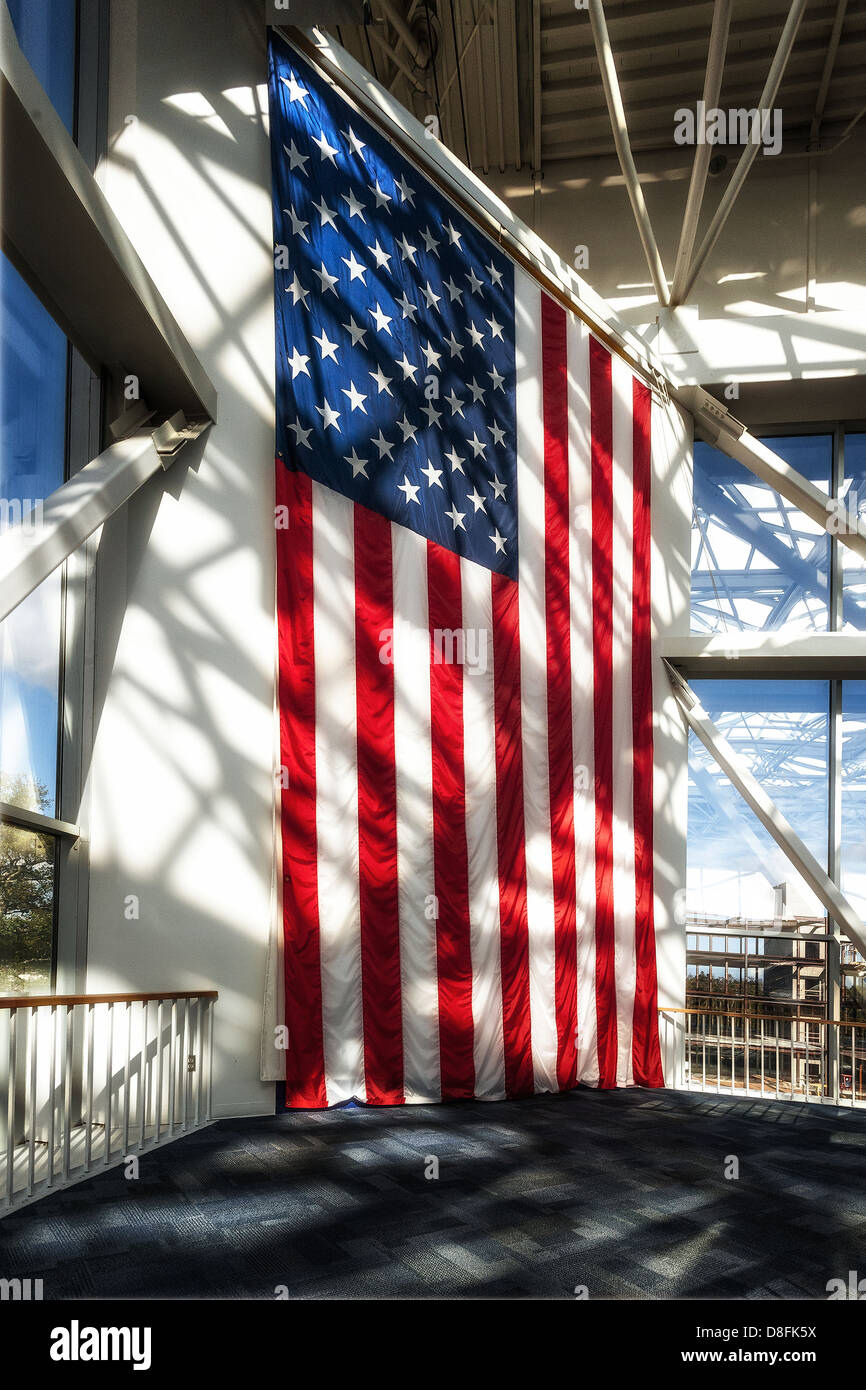 Le grand drapeau américain dans la salle de réunion au Musée de l'aviation de la Marine Nationale Banque D'Images