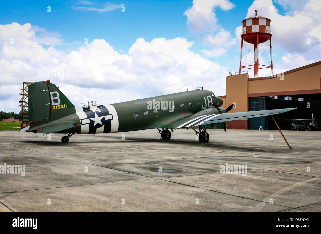 Un Douglas C47 Dakota du Jour j la renommée à la fantaisie de l'aérodrome de vol à Polk City FL Banque D'Images