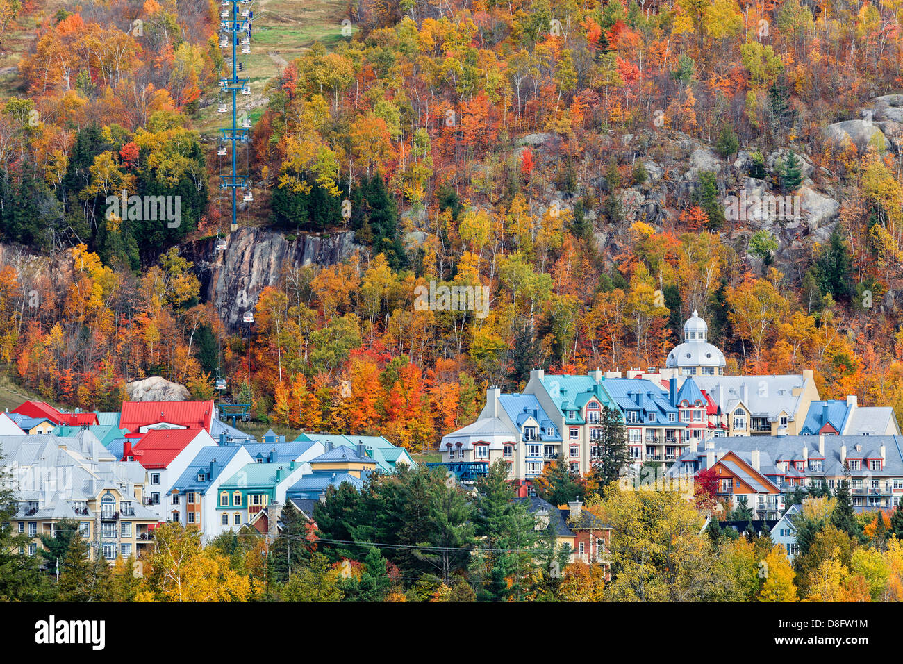 Mont Tremblant Village en automne, Laurentides, Québec, Canada Banque D'Images