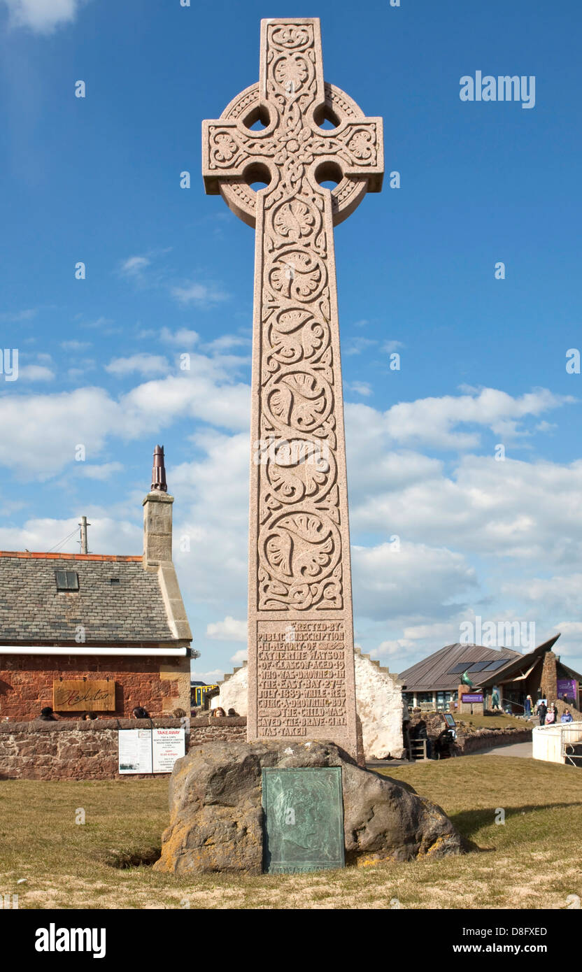 Croix celtique en pierre North Berwick East Lothian Catherine Watson Memorial Banque D'Images