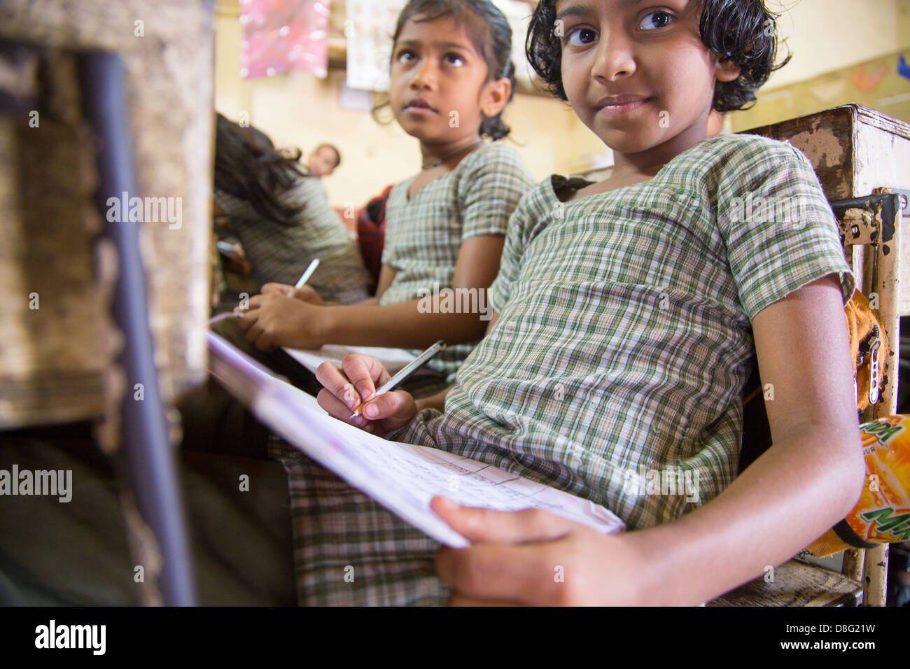 Les filles qui étudient dans une classe, Panaji, Goa, Inde Banque D'Images