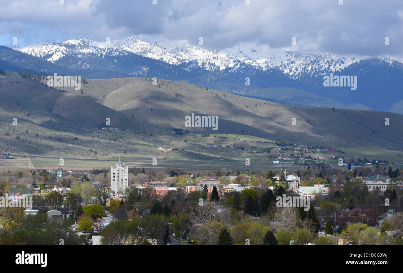 Baker City et les montagnes au nord-est de l'Elkhorn Oregon. Banque D'Images
