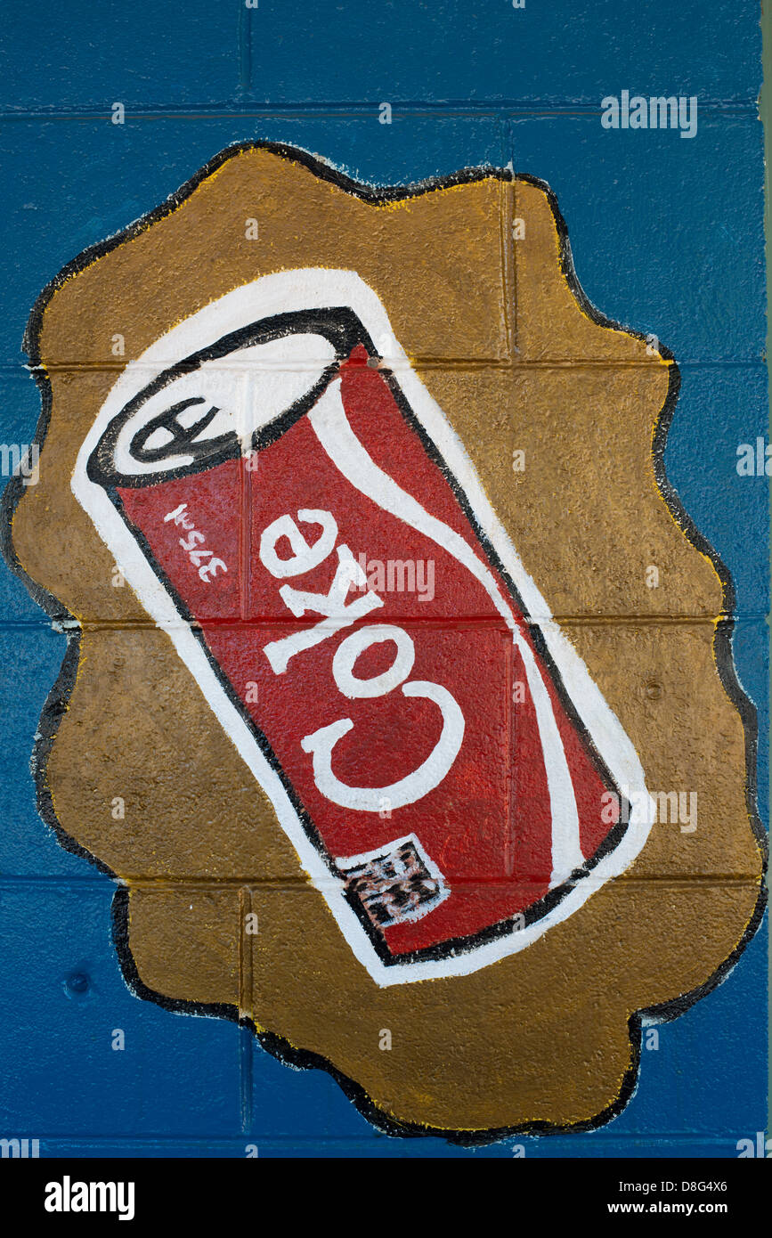 Coca Cola signe à l'avant d'un supermarché de l'Outback à Chillagoe, Far North Queensland, Australie Banque D'Images