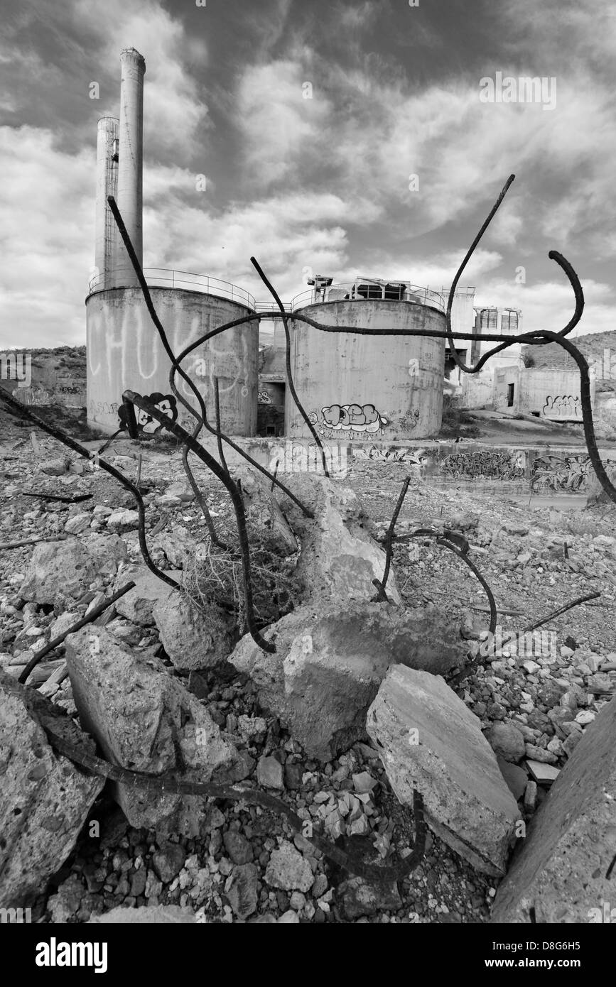 Ruines d'une usine de ciment dans la chaux, de l'Oregon. Banque D'Images