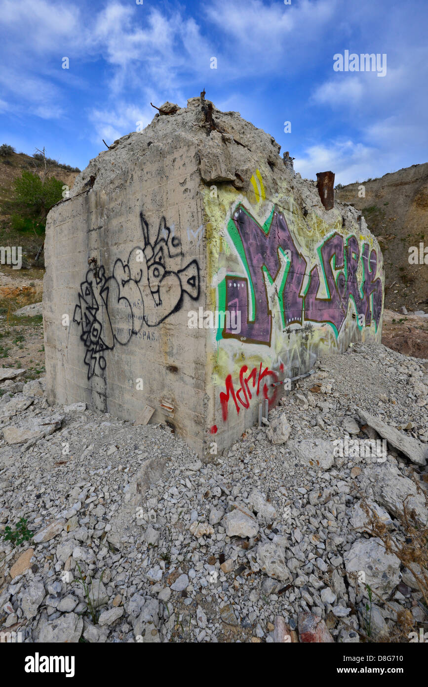 Ruines d'une usine de ciment dans la chaux, de l'Oregon. Banque D'Images