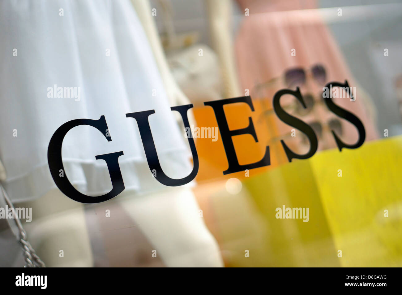 Logo Guess, sur la fenêtre Afficher Banque D'Images