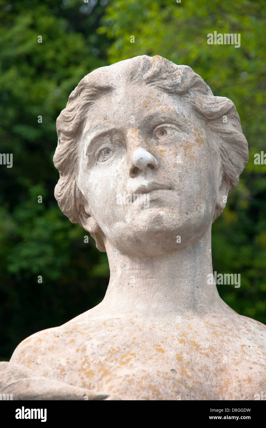 Statue féminine, le Palais Massandra, Yalta, Crimée, Ukraine Banque D'Images