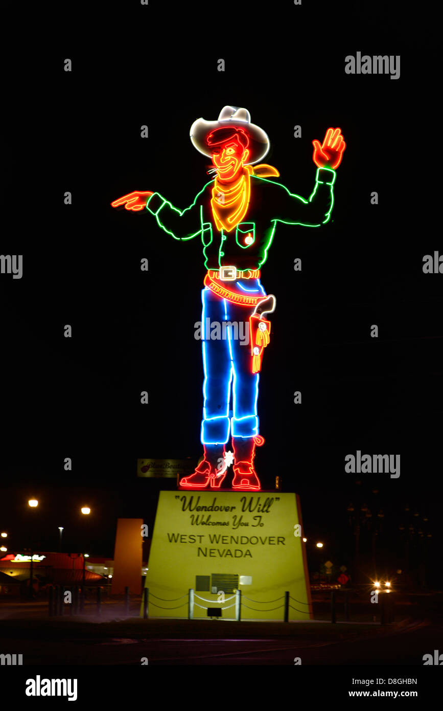 'Wendover" neon panneau de bienvenue au bord de Beatty, Nevada. Banque D'Images