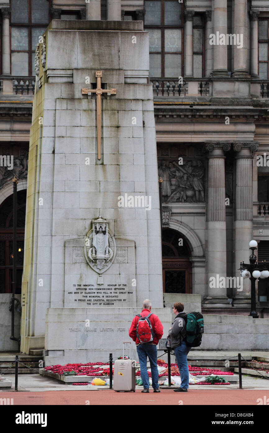 Cénotaphe de Glasgow War Memorial, Glasgow, Ecosse, Royaume-Uni. Lee Rigby, couronne de fleurs, Banque D'Images