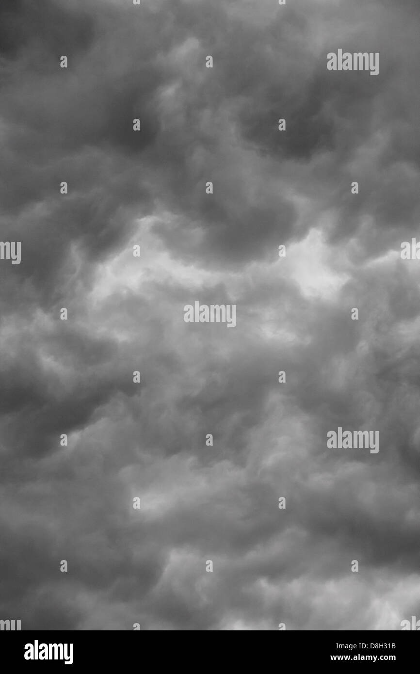 Les nuages orageux au-dessus de Cologne, Allemagne Banque D'Images