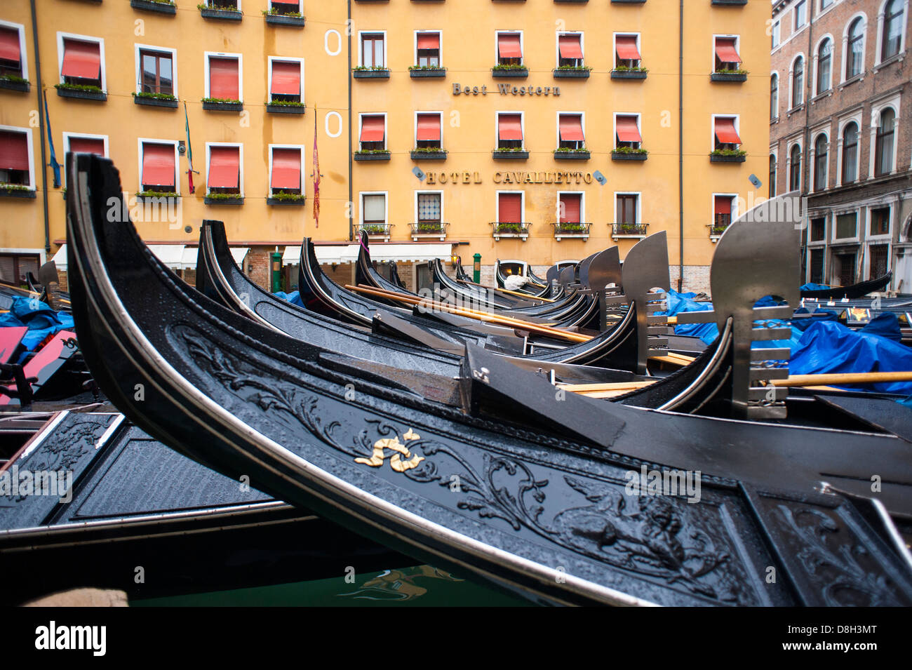Gondoles amarré au bassin Orseolo, Venise, Italie. Banque D'Images