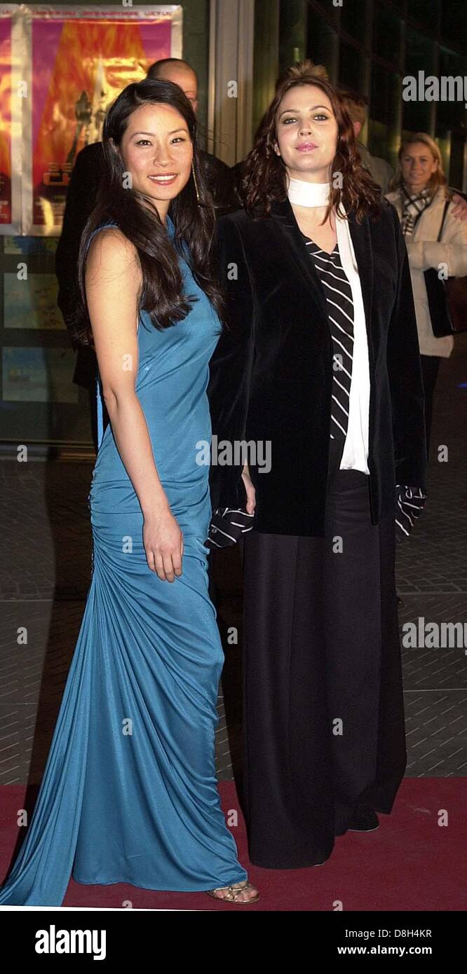 Lucy Liu et Drew Barrymore à la première de 'Charlie's Angels'. Banque D'Images