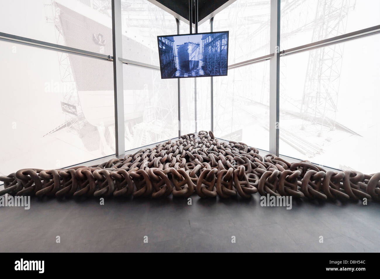 Une exposition visuelle audio dans le bâtiment Titanic Belfast Banque D'Images
