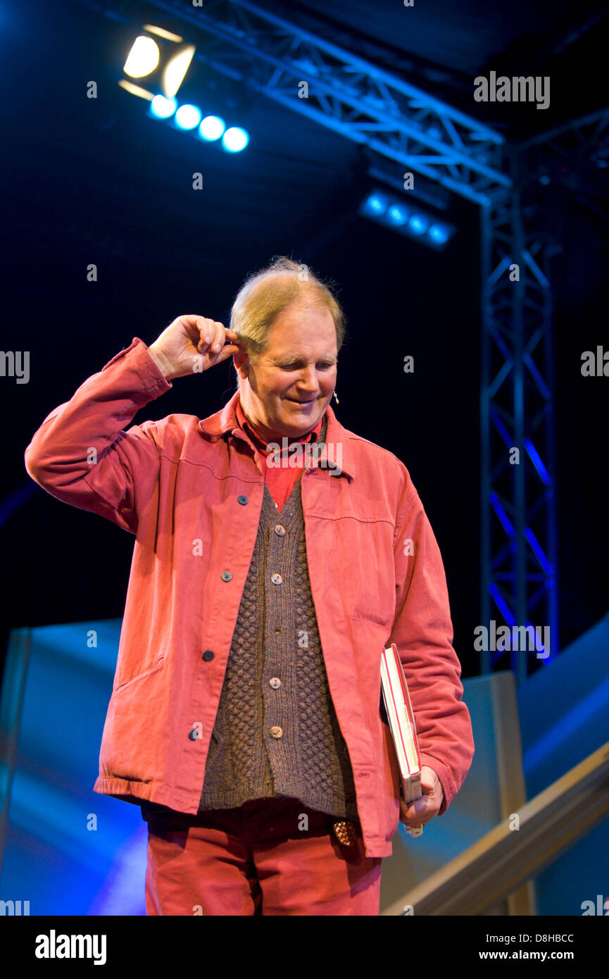 Michael Morpurgo illustré sur scène parle de son travail à Hay Festival 2013 Hay-on-Wye Powys Pays de Galles UK Banque D'Images