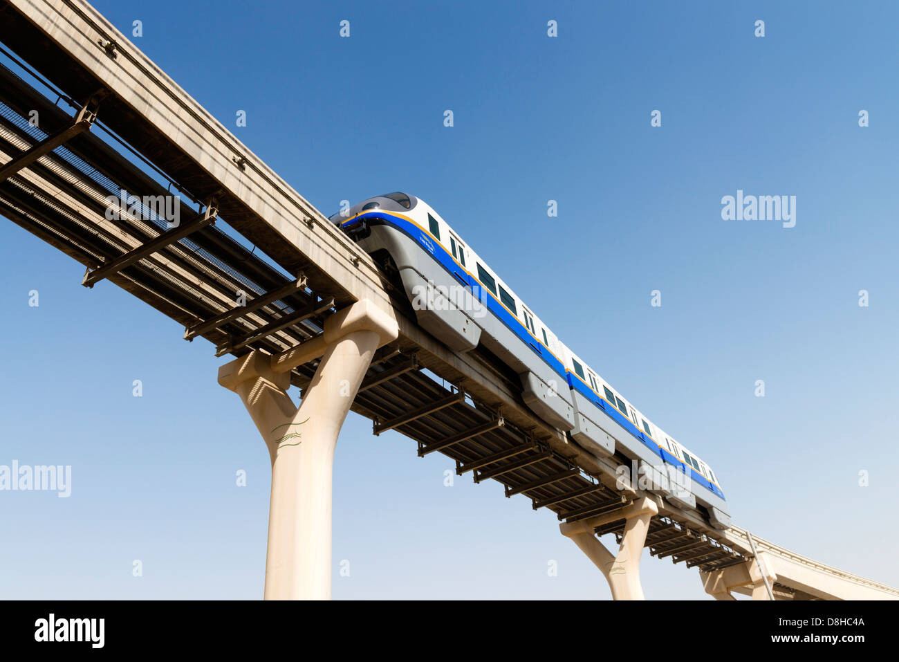 Le transport des passagers des chemins de fer monorail de frais généraux à l'Hôtel Atlantis sur l'île Palm Jumeirah à Dubaï Émirats Arabes Unis Banque D'Images