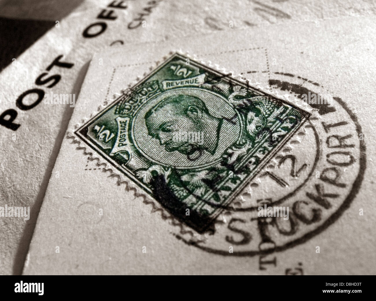 La moitié vert Penny British Stamp oblitérée Stockport Cheshire England UK Banque D'Images