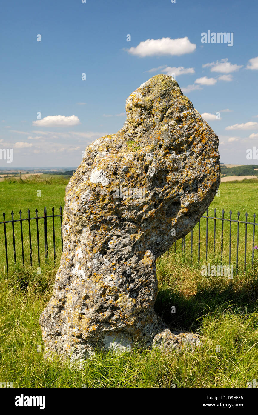 La pensée de pierre du roi préhistorique d'être à l'âge du Bronze. Une valeur aberrante de l'Rollright Stones, Oxfordshire, Angleterre Banque D'Images