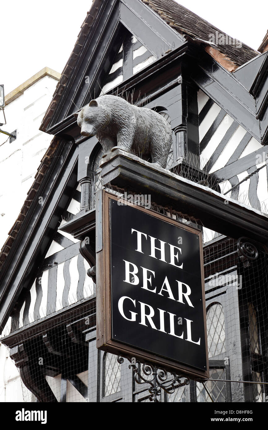 L'ours Grill signer et modèle de porter Greengate Street Stafford Staffordshire England Grande-bretagne Royaume-Uni Banque D'Images